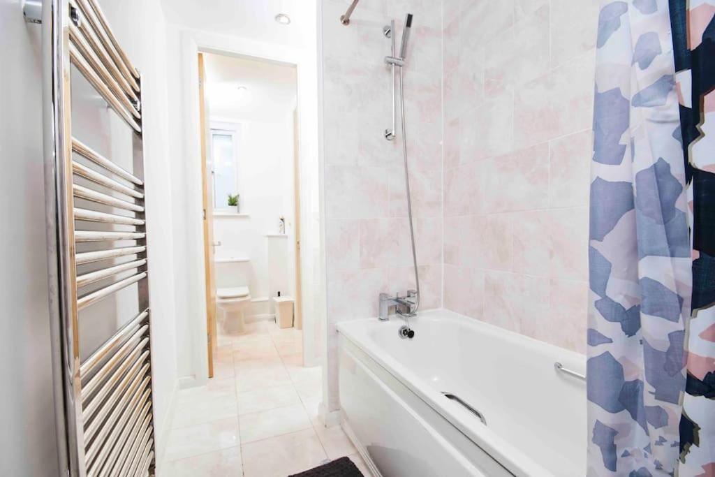Dellehomes- Free Parking, Wfh, Family-Friendly Manchester Exterior foto